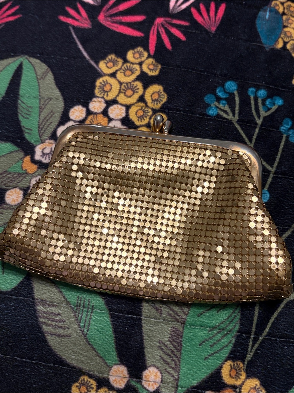 Vintage Whiting & Davis flexible Gold Sequin Evening Clutch Coin Purse